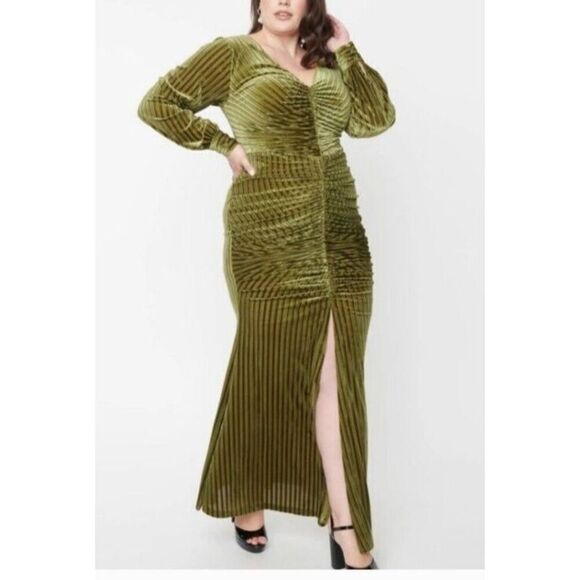 Unique Vintage Dress Plus Size 3XL/20 Moss Green Embossed Velvet Barrie Maxi - Picture 4 of 16